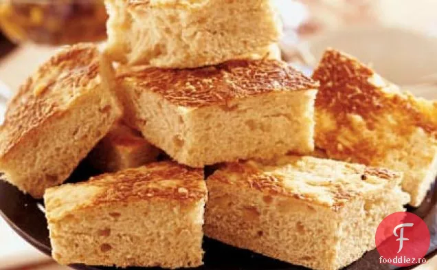 Asiago și Focaccia de ceapă caramelizată balsamică