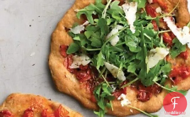 Pizza Individuală Cu Pecorino, Rucola Și Roșii