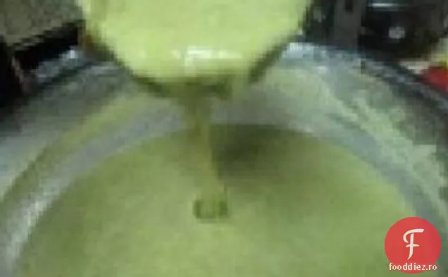 Crema lui Elaine de sparanghel și supă de praz