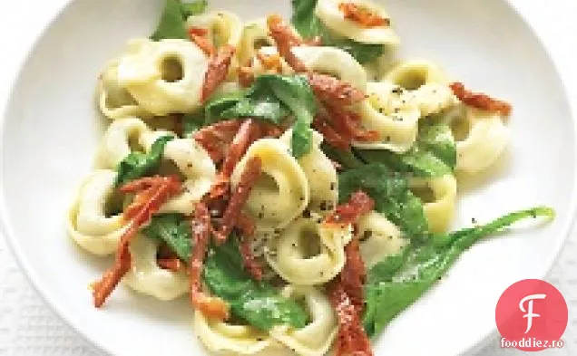 Tortellini de vită cu rucola și roșii uscate la soare
