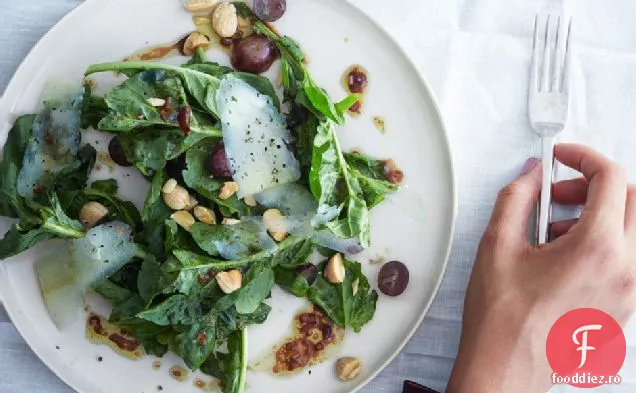Salată De Rucola, Struguri Și Migdale Cu Vinetă Saba