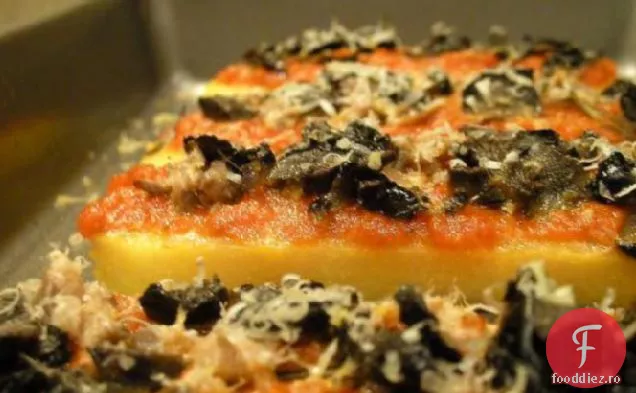 Aperitivul Ușor De Pizza Cu Mămăligă Se Coace