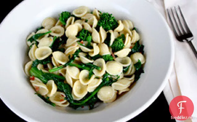 Orecchiette cu Broccoli rabe, fulgi de ardei roșu și Rețetă de hamsii