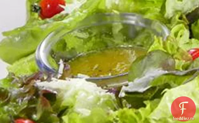 Romaine cu sos de hamsie cu lămâie cu usturoi