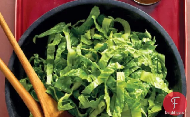 Salată de Romaine cu pansament de hamsii