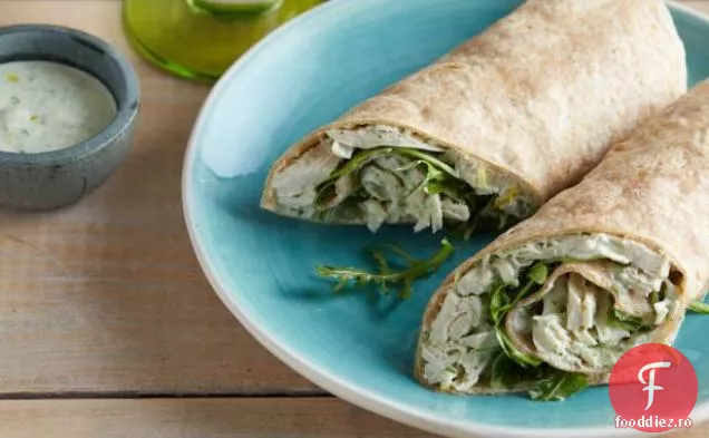 Sandwich de pui rulat cu rucola și Aioli de pătrunjel