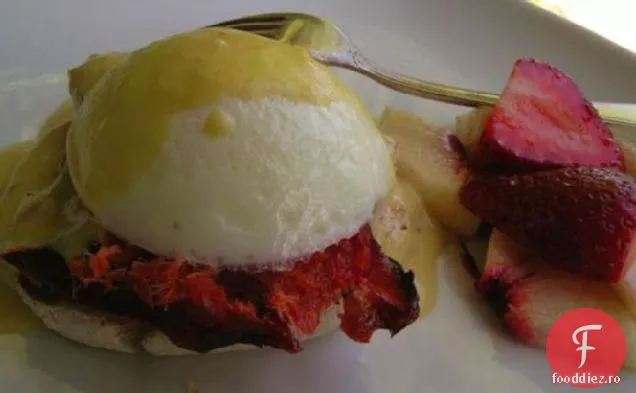 Ouă pocate și somon afumat cu tarhon Bearnaise