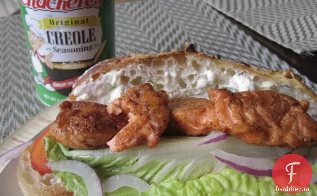 Sandviș cu somon Cajun cu brânză de capră și maioneză cu lămâie