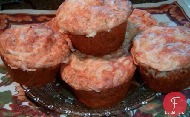 Briose de somon și porumb cu brânză întinsă