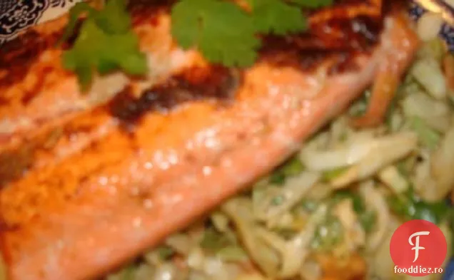 Thai somon pe asiatice Slaw