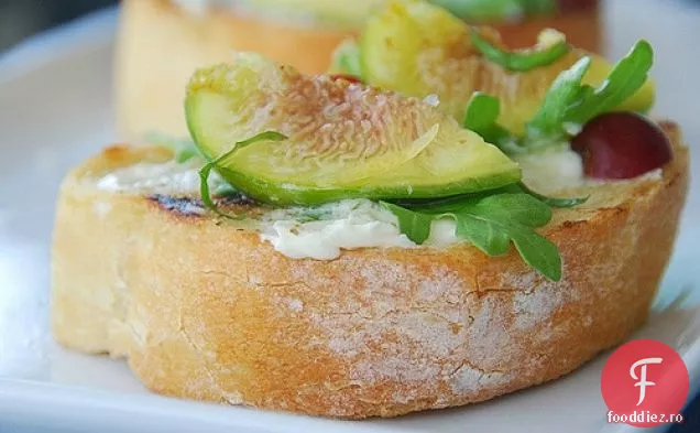 Bruschetta Proaspătă De Smochine, Rucola Și Mascarpone