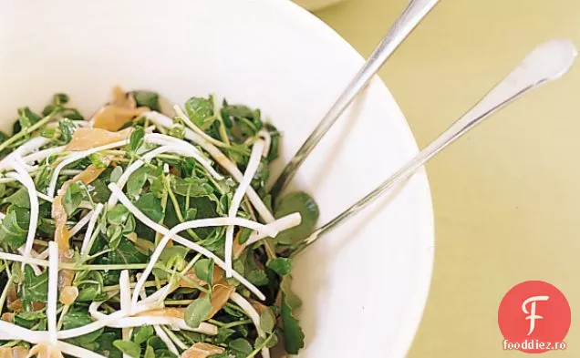 Salată de rucola și mazăre cu somon afumat