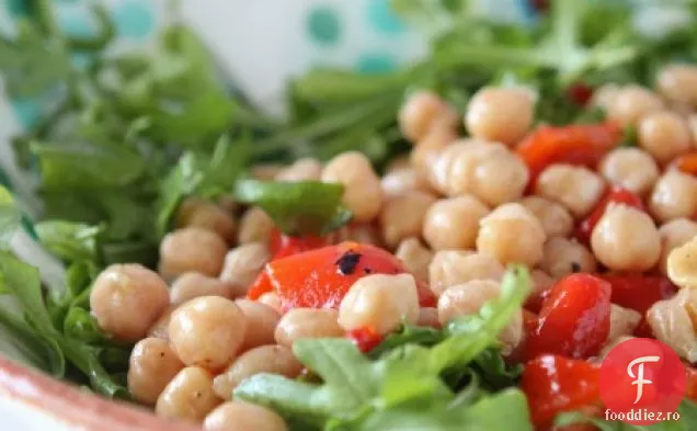 Pansament Cu Lămâie Năut Stropit Și Salată De Rucola Cu Ardei Dulce