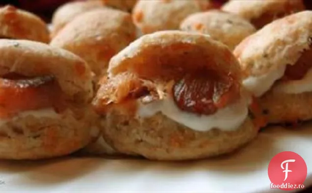 Biscuiți Cheddar Vechi Ascuțiți Cu Somon Afumat