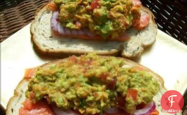 Guacamole-Bruschetă De Somon Afumat