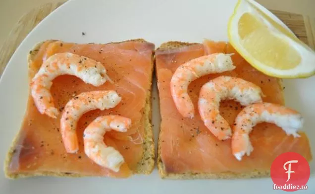 Sandwich Cu Somon Afumat Cu Față Deschisă (Laks SM