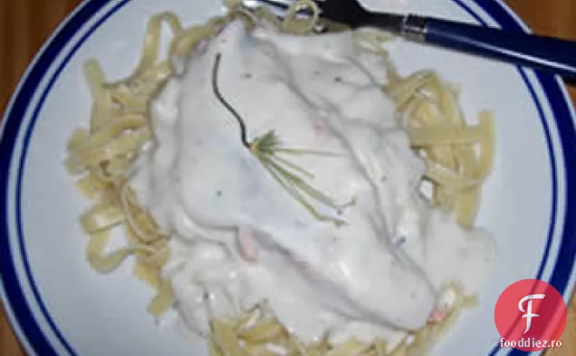 Somon cu sos de vin alb și Fettuccini