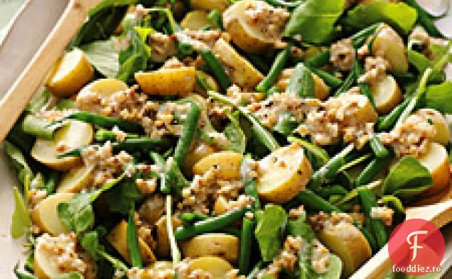 Salată De Rucola, Cartofi Și Fasole Verde Cu Sos Cremos De Nucă