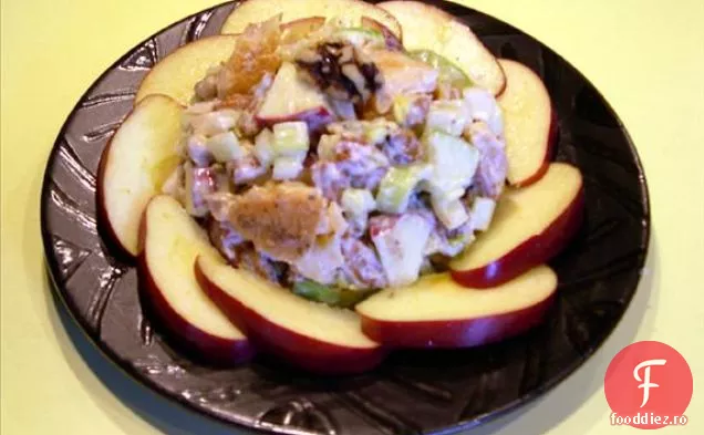 Salată de pește groasă cu mere și nuci pecan