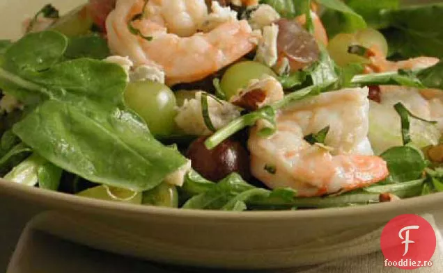 Salată de rucola cu creveți și struguri