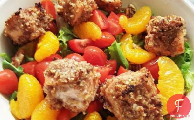Salată de somon Pecan cu sos de muștar cu miere