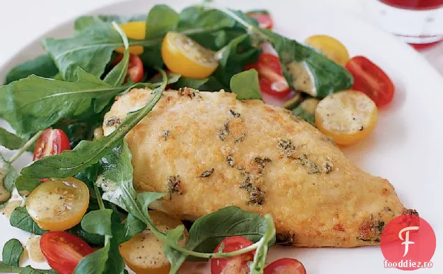 Pui cu crustă de parmezan cu salată de rucola
