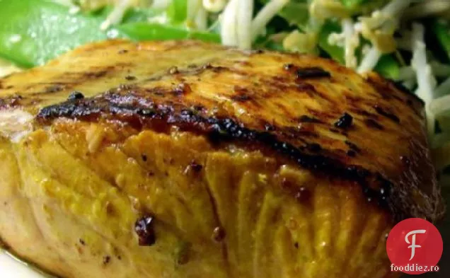 Somon Atlantic Infuzat Cu Lămâie Cu Salată Asiatică
