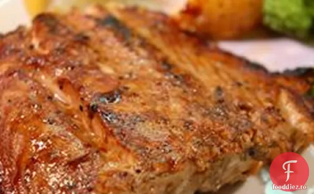 Somon Marinat La Grătar