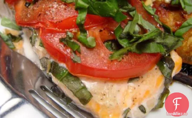 Somon La Grătar Cu Roșii Și Busuioc