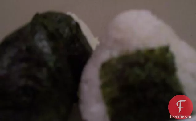 Onigiri (bile de orez)