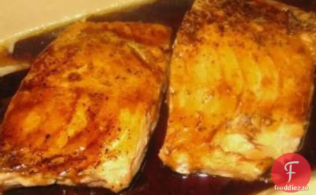 Somon cu glazură de zahăr brun