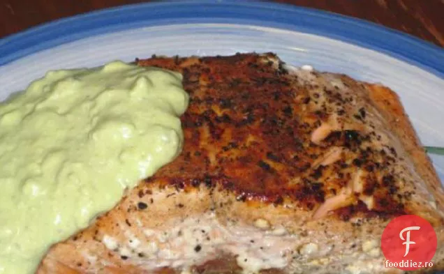 Somon Cu Sos Cremos De Avocado