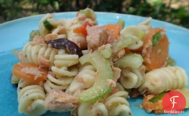 Salată De Paste Cu Somon