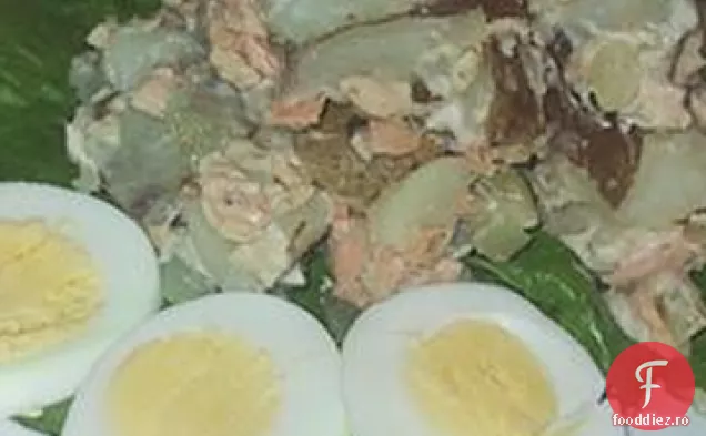 Salată rusă de somon și cartofi