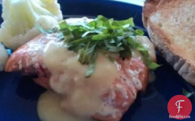 Somon la grătar cu busuioc și sos olandez