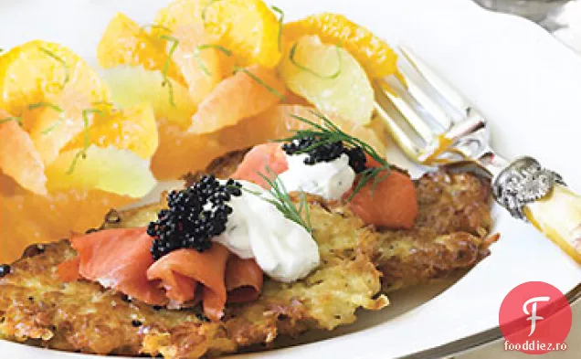 Latkes de cartofi cu somon afumat, Caviar și tarhon Cr Aproxme fra Bucroche