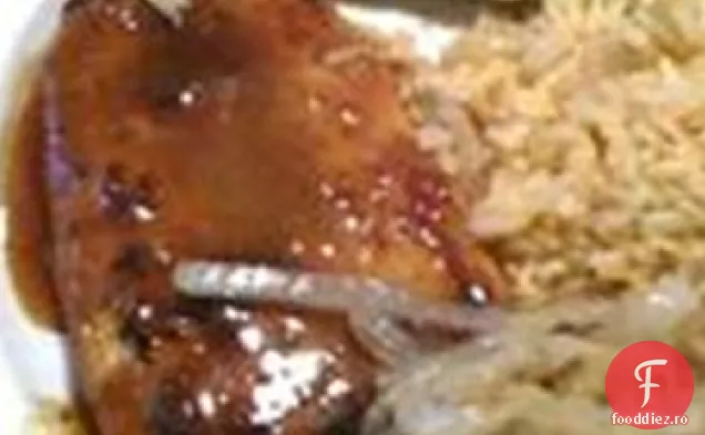 Somon picant cu ceapă caramelizată