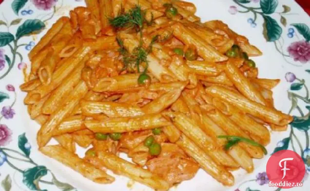 Penne cu cremă de vodcă și somon afumat