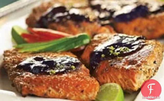 Somon cu crustă Chipotle cu sos triplu de fructe de pădure