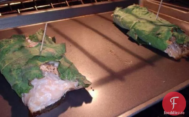 Somon învelit în frunze de smochin cu varză coaptă