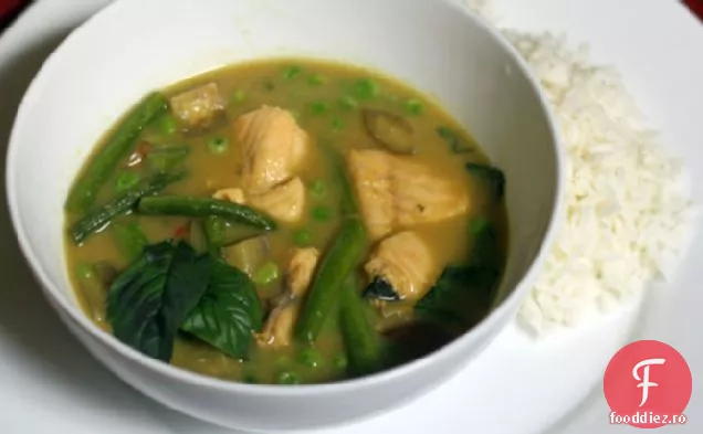 Curry verde cu păstrăv de lac și fasole verde