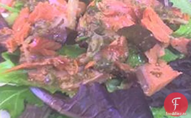 Salată De Somon Afumat Și Nasturel Cu Ceapă Roșie-Vinaigretă De Caper