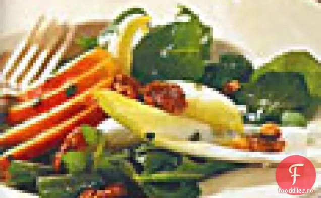 Salată de pere, rucola și andive cu nuci confiate