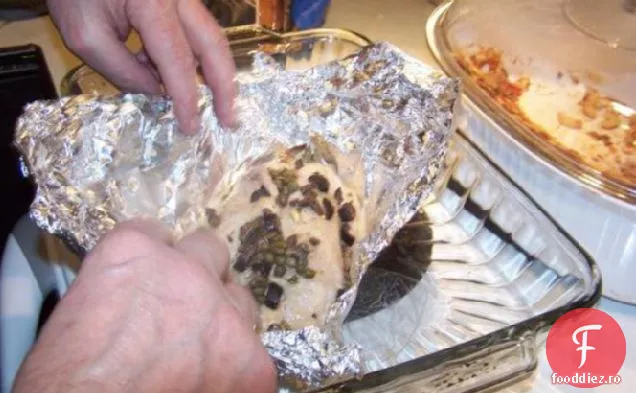 File De Snapper Roșu În Pachete Cu Roșii, Măsline Și Capere