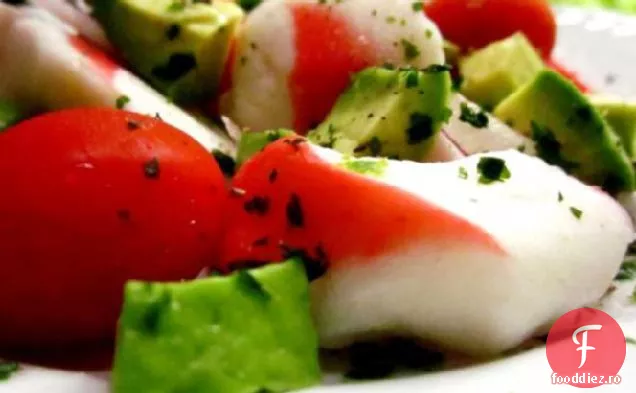 Imitație de Crab (Surimi) și salată de Avocado