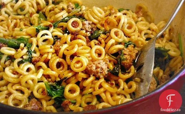 Paste Anelletti Cu Cârnați Și Verdeață