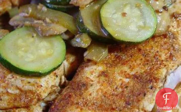 Tilapia picantă cu ciuperci și dovlecei