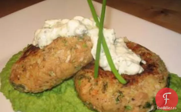 Pabucas De Ton (Patties) Cu Două Sos De Ridiche-Caper