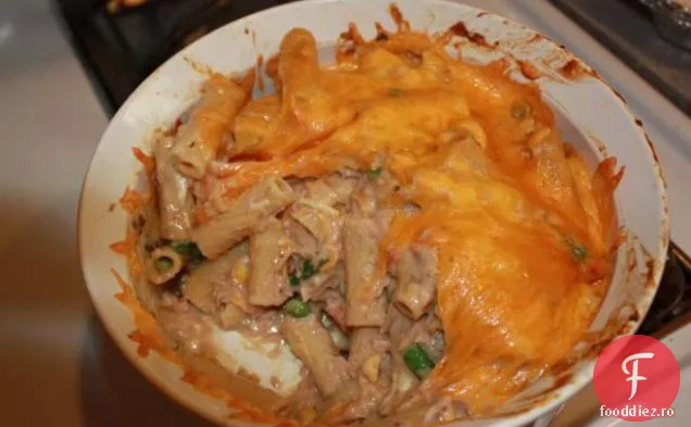 Farfalle Tonno al lui Javier cu busuioc proaspăt și măsline grecești