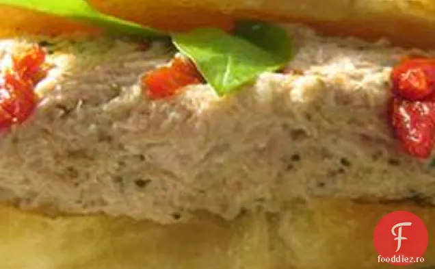 Salată de ton Pesto cu roșii uscate la soare